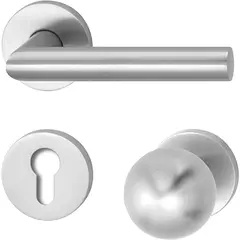 Fire protection fitting for wide style doors